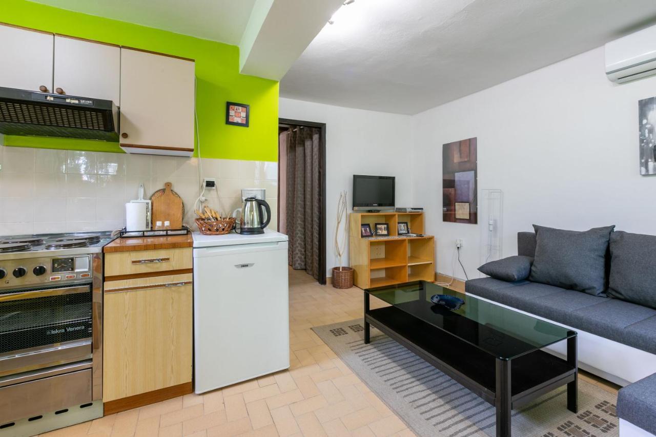 Apartments Zec Селце Экстерьер фото